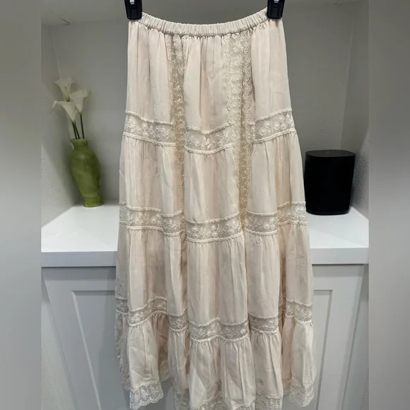 Reformation Maevie Lace Inset Tiered Skirt - Picture 2 of 4